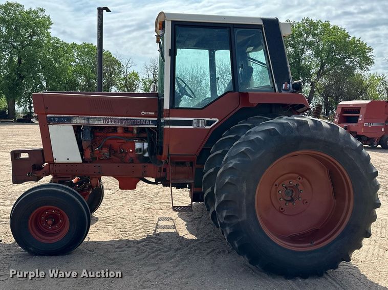 image for item JD9125 1979 International Harvester 1086  tractor
