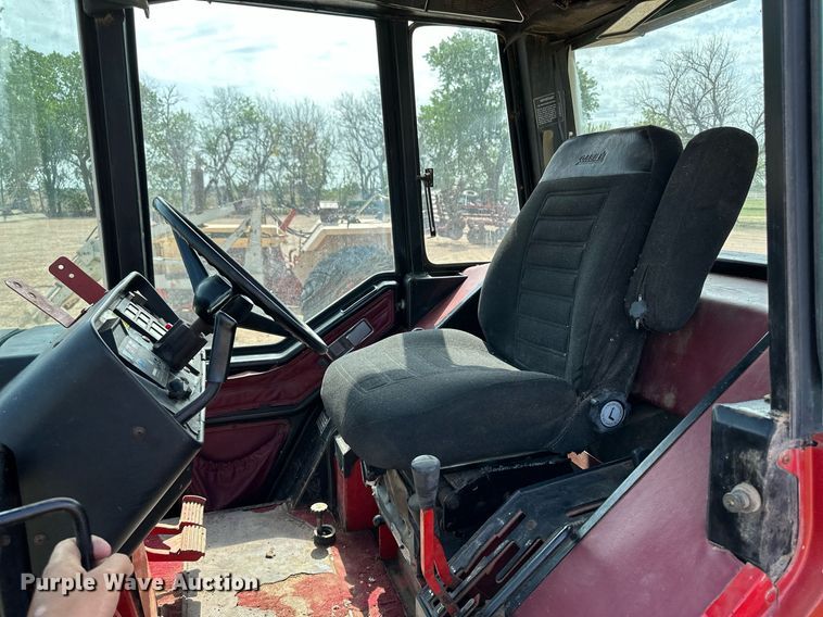 image for item JD9125 1979 International Harvester 1086  tractor