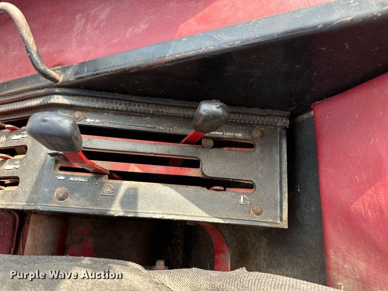 image for item JD9125 1979 International Harvester 1086  tractor