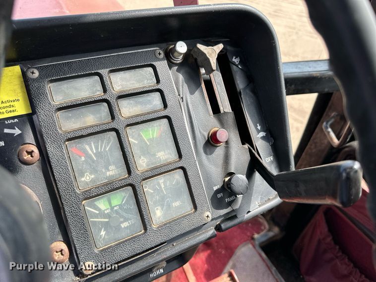 image for item JD9125 1979 International Harvester 1086  tractor