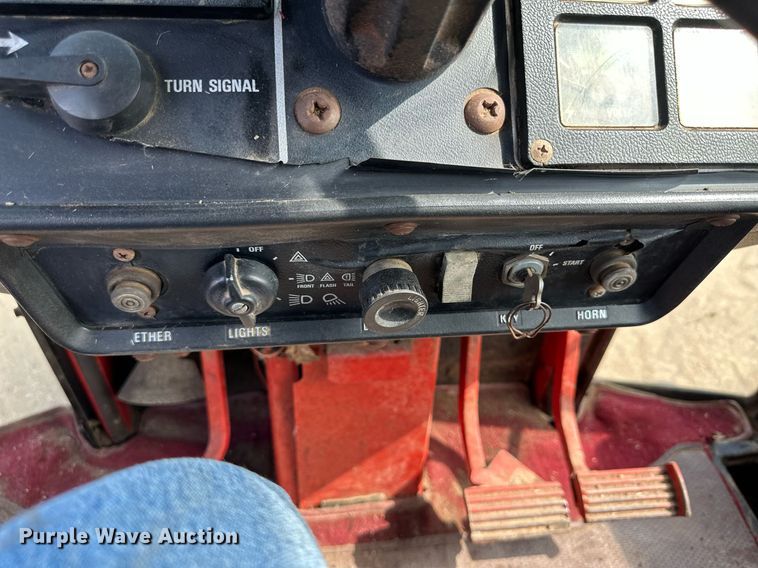 image for item JD9125 1979 International Harvester 1086  tractor