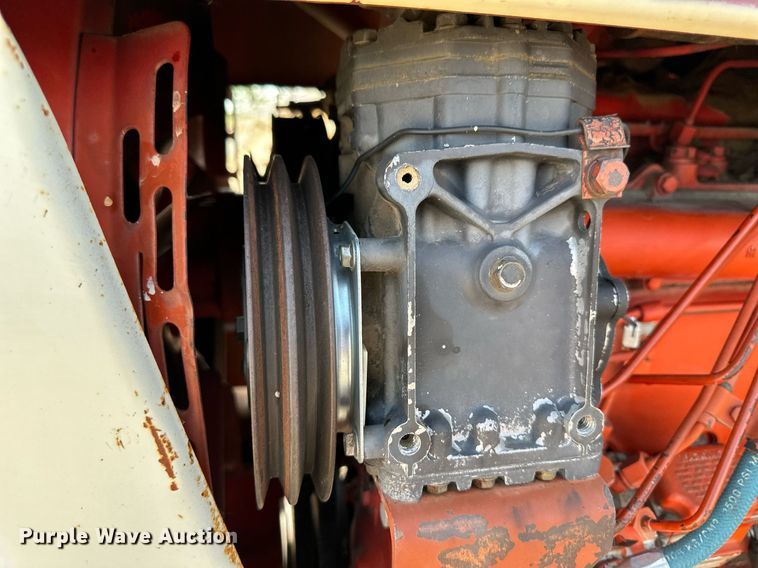 image for item JD9125 1979 International Harvester 1086  tractor