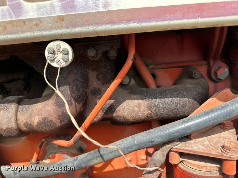 image for item JD9125 1979 International Harvester 1086  tractor