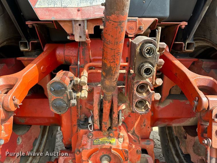 image for item JD9125 1979 International Harvester 1086  tractor