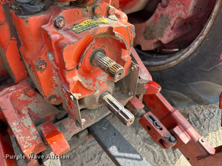 image for item JD9125 1979 International Harvester 1086  tractor