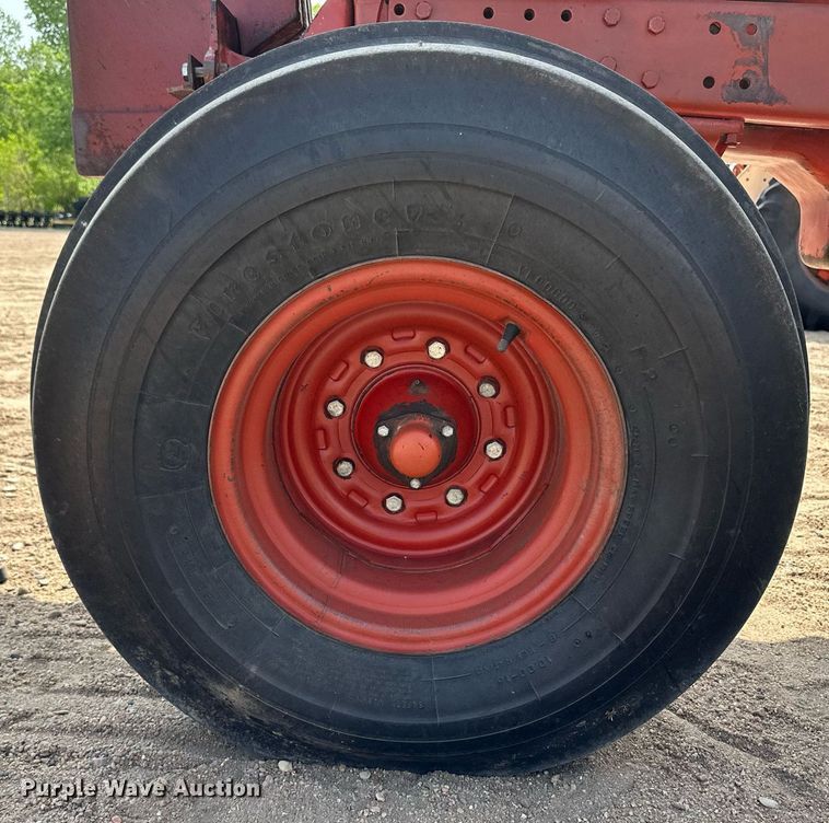 image for item JD9125 1979 International Harvester 1086  tractor