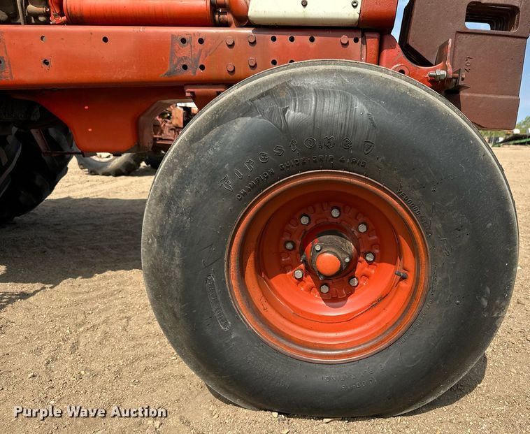 image for item JD9125 1979 International Harvester 1086  tractor