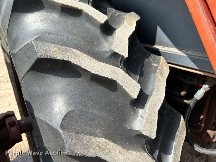 image for item JD9125 1979 International Harvester 1086  tractor