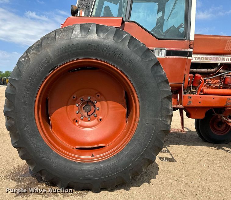 image for item JD9125 1979 International Harvester 1086  tractor