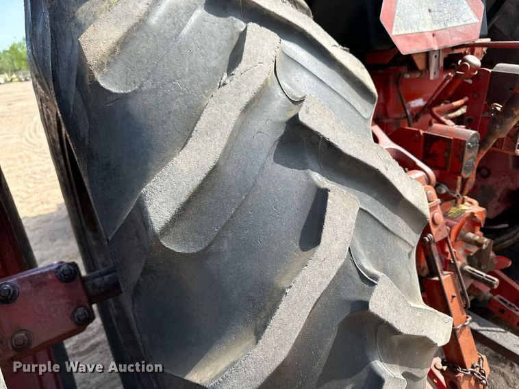 image for item JD9125 1979 International Harvester 1086  tractor