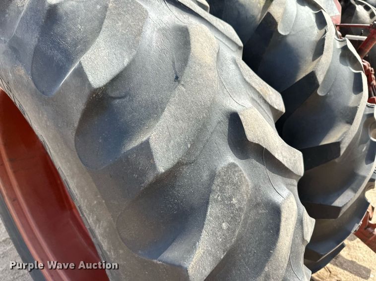 image for item JD9125 1979 International Harvester 1086  tractor