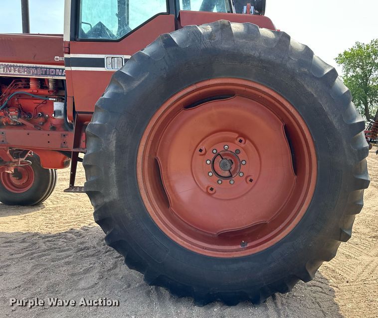 image for item JD9125 1979 International Harvester 1086  tractor