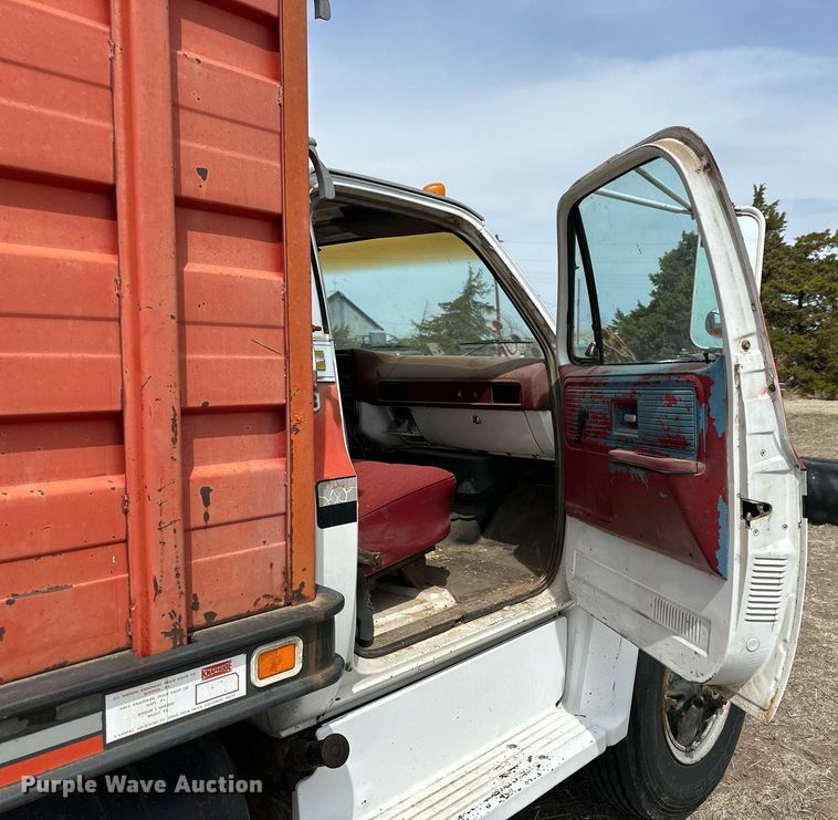 image for item KL9143 1977 Chevrolet C65  grain truck