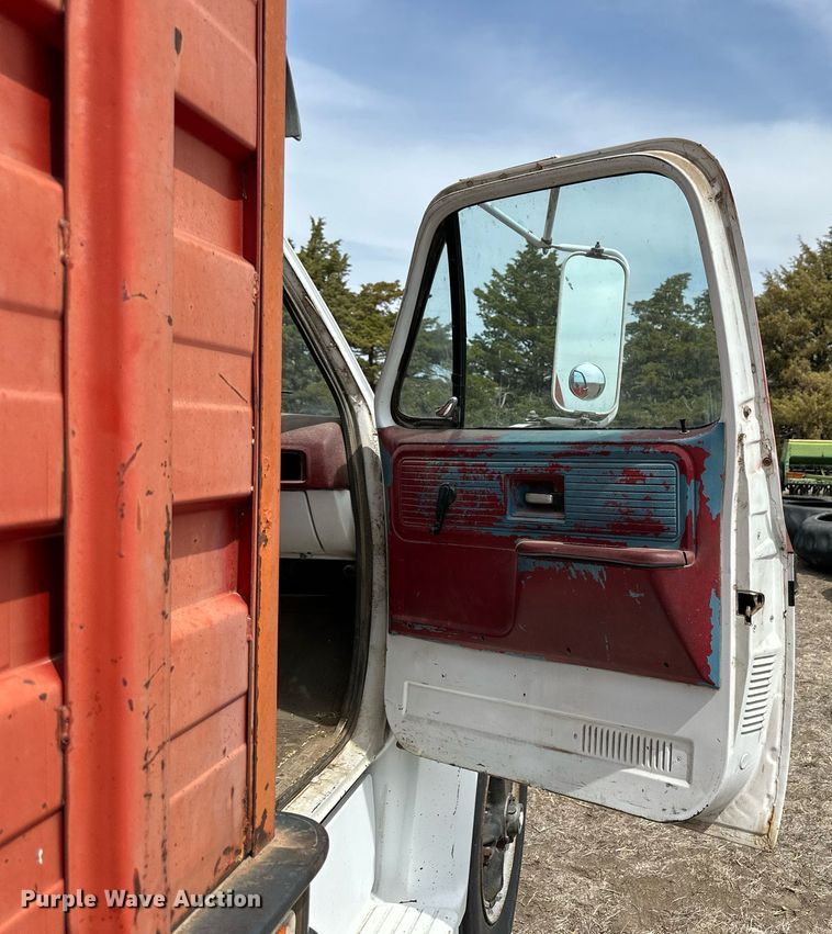 image for item KL9143 1977 Chevrolet C65  grain truck