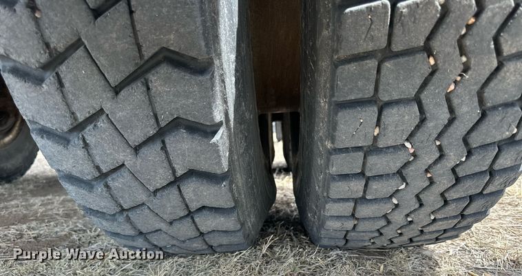 image for item KL9143 1977 Chevrolet C65  grain truck