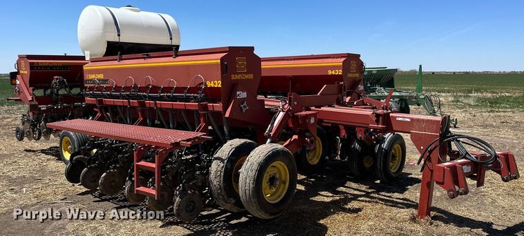 image for item KL9183 Sunflower 9432-30  grain drill