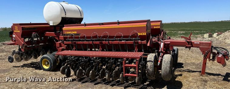 image for item KL9183 Sunflower 9432-30  grain drill