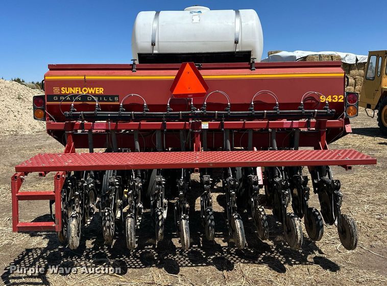 image for item KL9183 Sunflower 9432-30  grain drill