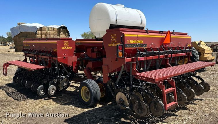 image for item KL9183 Sunflower 9432-30  grain drill