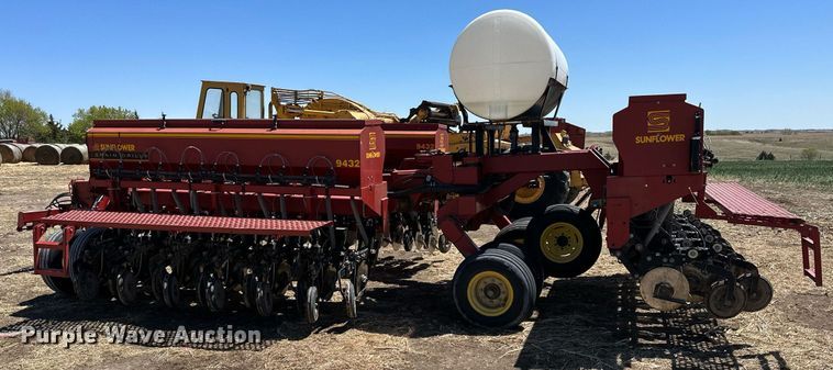 image for item KL9183 Sunflower 9432-30  grain drill