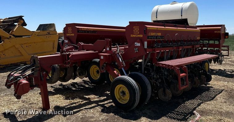 image for item KL9183 Sunflower 9432-30  grain drill