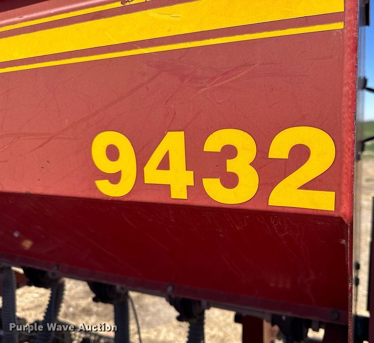 image for item KL9183 Sunflower 9432-30  grain drill