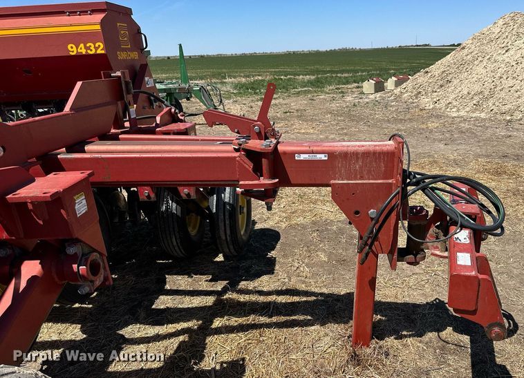 image for item KL9183 Sunflower 9432-30  grain drill