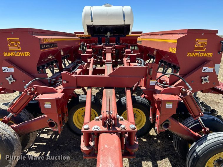 image for item KL9183 Sunflower 9432-30  grain drill
