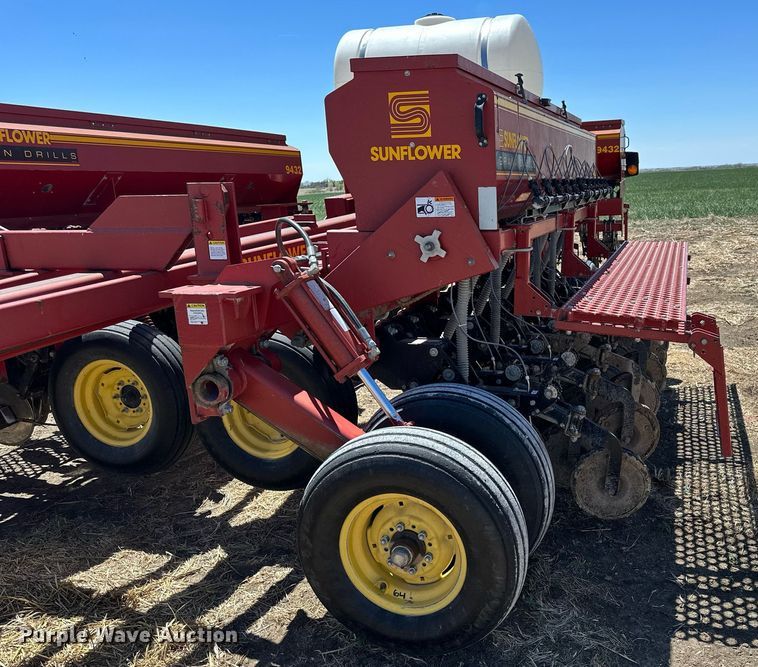 image for item KL9183 Sunflower 9432-30  grain drill