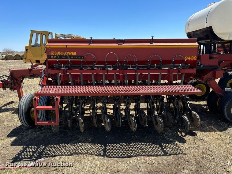 image for item KL9183 Sunflower 9432-30  grain drill