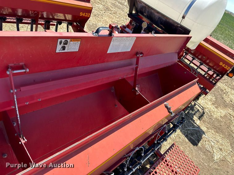 image for item KL9183 Sunflower 9432-30  grain drill