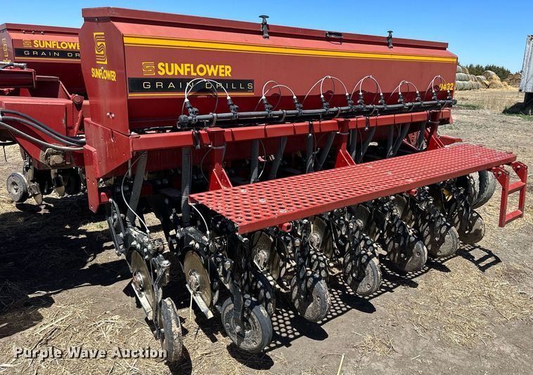 image for item KL9183 Sunflower 9432-30  grain drill