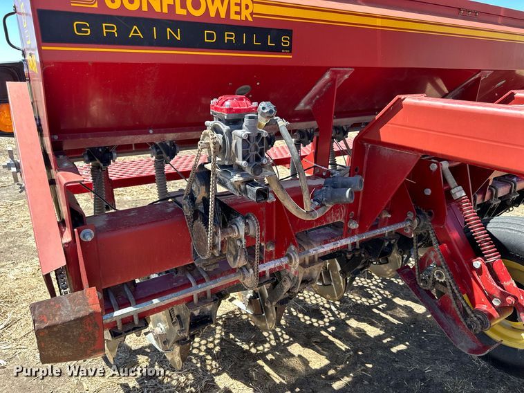 image for item KL9183 Sunflower 9432-30  grain drill