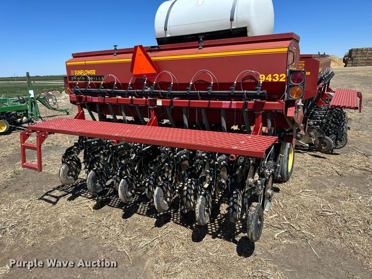 image for item KL9183 Sunflower 9432-30  grain drill