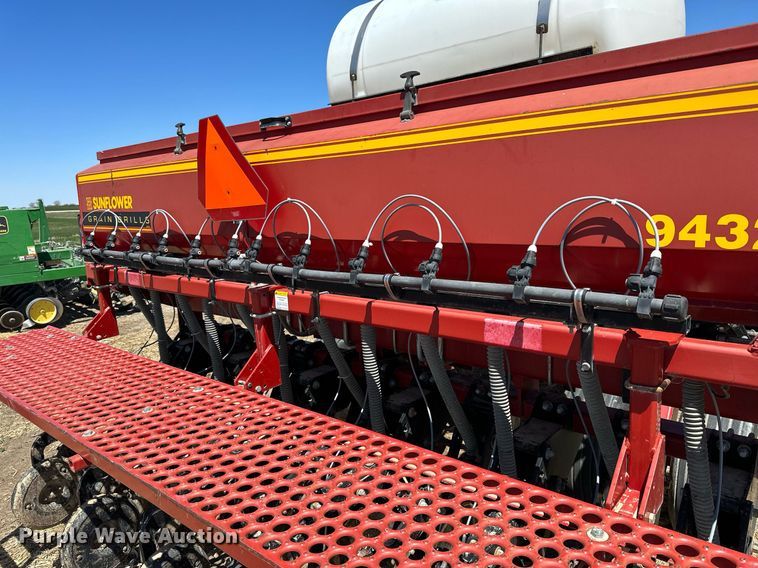 image for item KL9183 Sunflower 9432-30  grain drill