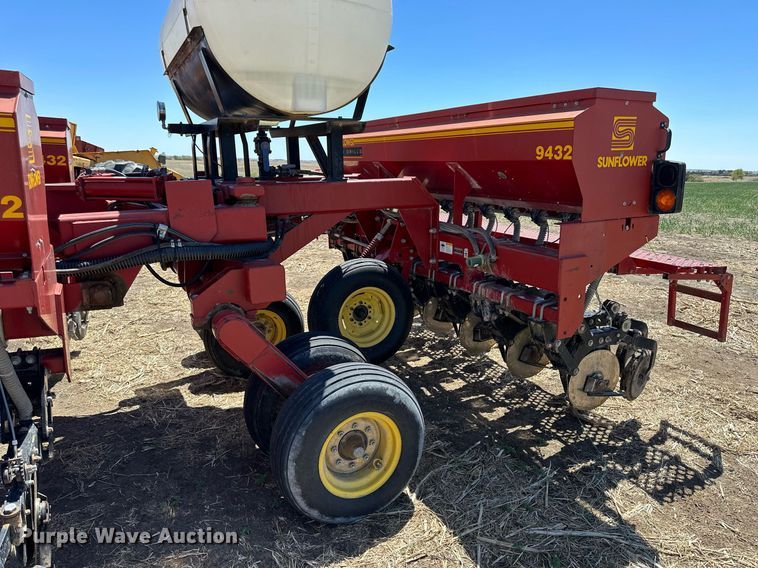 image for item KL9183 Sunflower 9432-30  grain drill