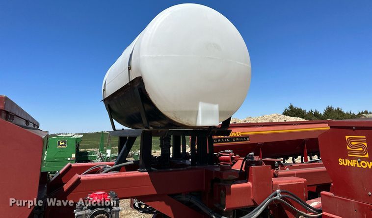 image for item KL9183 Sunflower 9432-30  grain drill