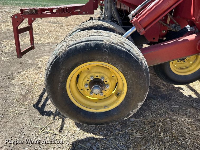 image for item KL9183 Sunflower 9432-30  grain drill