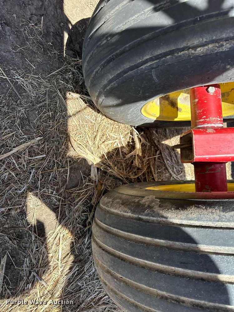 image for item KL9183 Sunflower 9432-30  grain drill