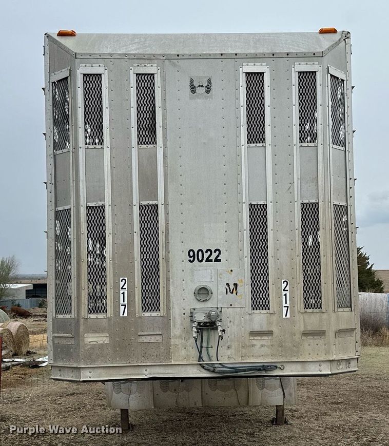 image for item KL9205 2005 Barrett  livestock trailer