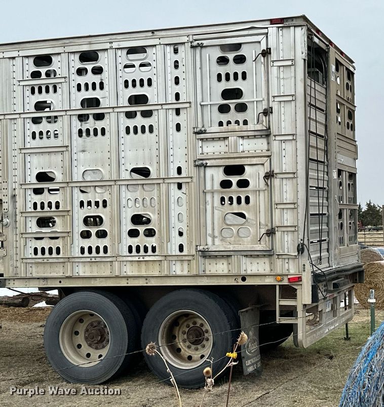 image for item KL9205 2005 Barrett  livestock trailer
