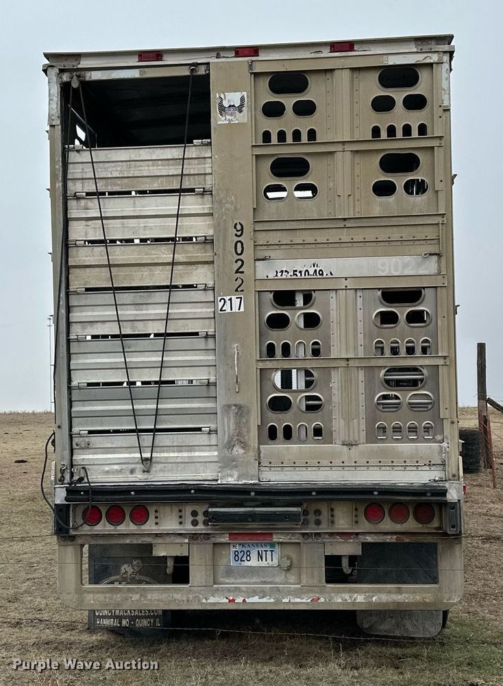 image for item KL9205 2005 Barrett  livestock trailer