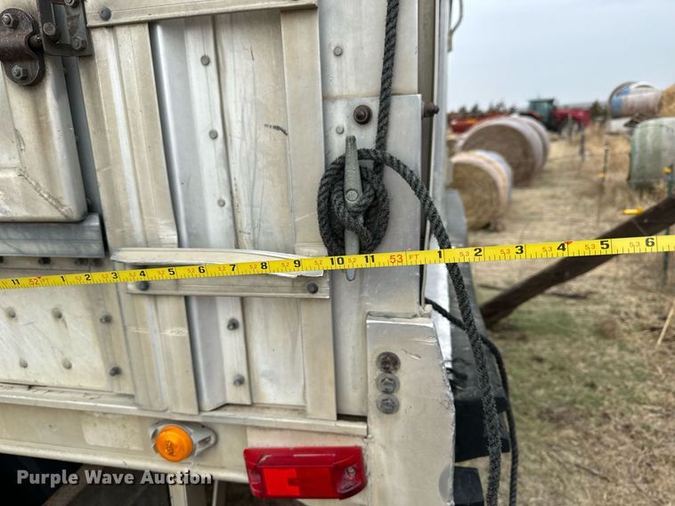 image for item KL9205 2005 Barrett  livestock trailer