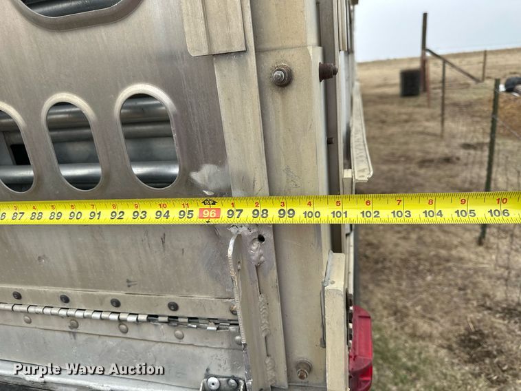 image for item KL9205 2005 Barrett  livestock trailer