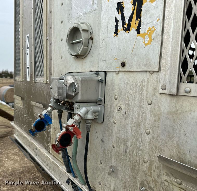 image for item KL9205 2005 Barrett  livestock trailer