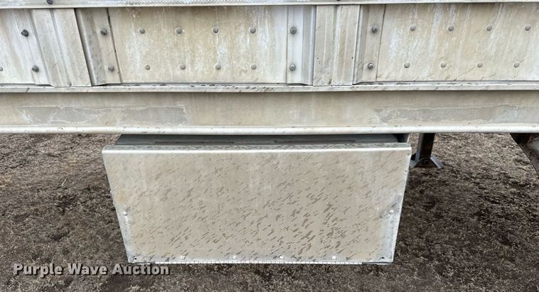 image for item KL9205 2005 Barrett  livestock trailer