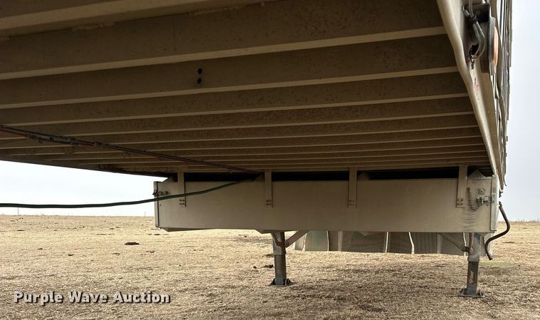 image for item KL9205 2005 Barrett  livestock trailer