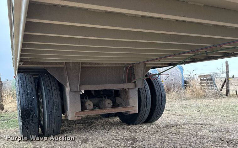 image for item KL9205 2005 Barrett  livestock trailer