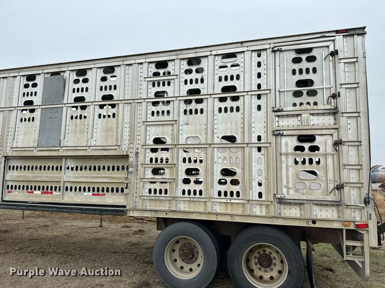 image for item KL9205 2005 Barrett  livestock trailer