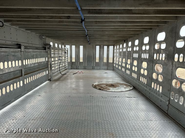 image for item KL9205 2005 Barrett  livestock trailer